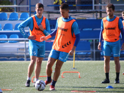 Noel, durante el entrenamiento de este viernes | CD Ebro / Adrián Monserrate