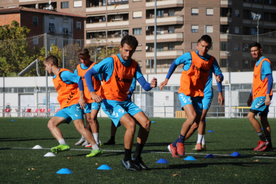 Los jugadores del Ebro, durante un entrenamiento | CD Ebro / Adrián Monserrate