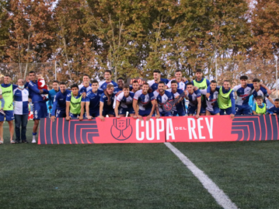Los jugadores celebran el pase a la Copa del Rey | CD Ebro / Adrián Monserrate