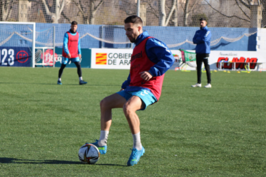 Guille Alonso, en el entrenamiento de este viernes | CD Ebro / Adrián Monserrate