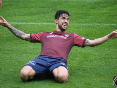 Eder Díez celebra un gol con uno de sus anteriores clubs, el Pontevedra | Laura López