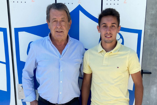 El presidente del CD Ebro, Jesús Navarro, junto al recién llegado Javi Valdés | CD Ebro