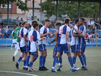 Los jugadores del Ebro celebran el primer gol, obra de Nando Quesada de penalti | CD Ebro