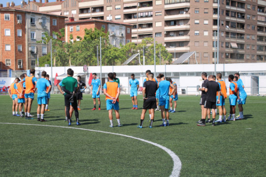 Los jugadores del Ebro, durante el entrenamiento de este viernes | CD Ebro