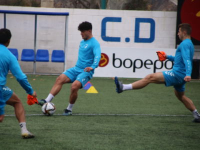 Raúl Sola, en una acción del último entrenamiento antes de recibir al Huesca B | CD Ebro / Adrián Monserrate